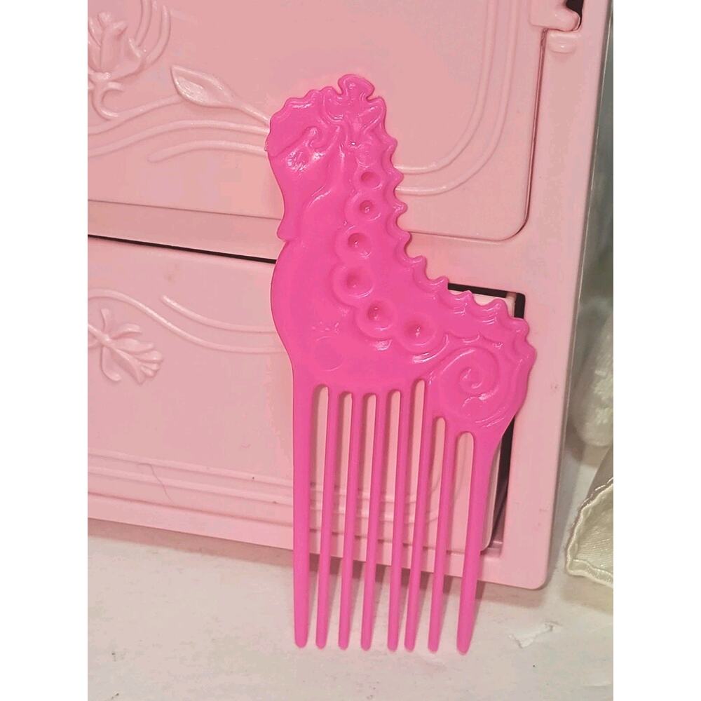 1987 Mattel Barbie Island Fun #4117 Teresa Barbie Doll Hair Comb Only Pink Color
